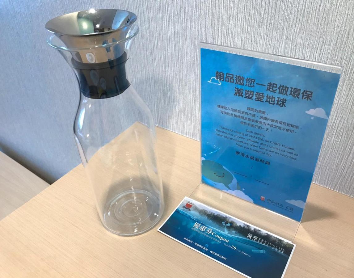 Chateau de Chine Hotel Hualien Exterior foto A bottle of water from the Great Wall of China