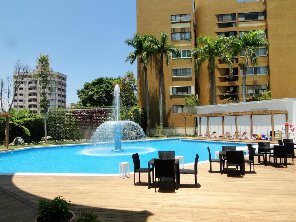 Chateau de Chine Hotel Hualien Exterior foto Swimming pool at the hotel