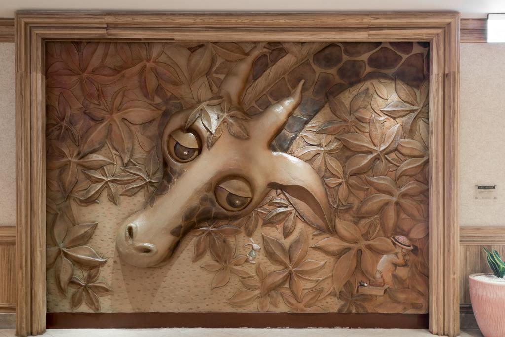 Chateau de Chine Hotel Hualien Exterior foto The sculpture of the head of a horse