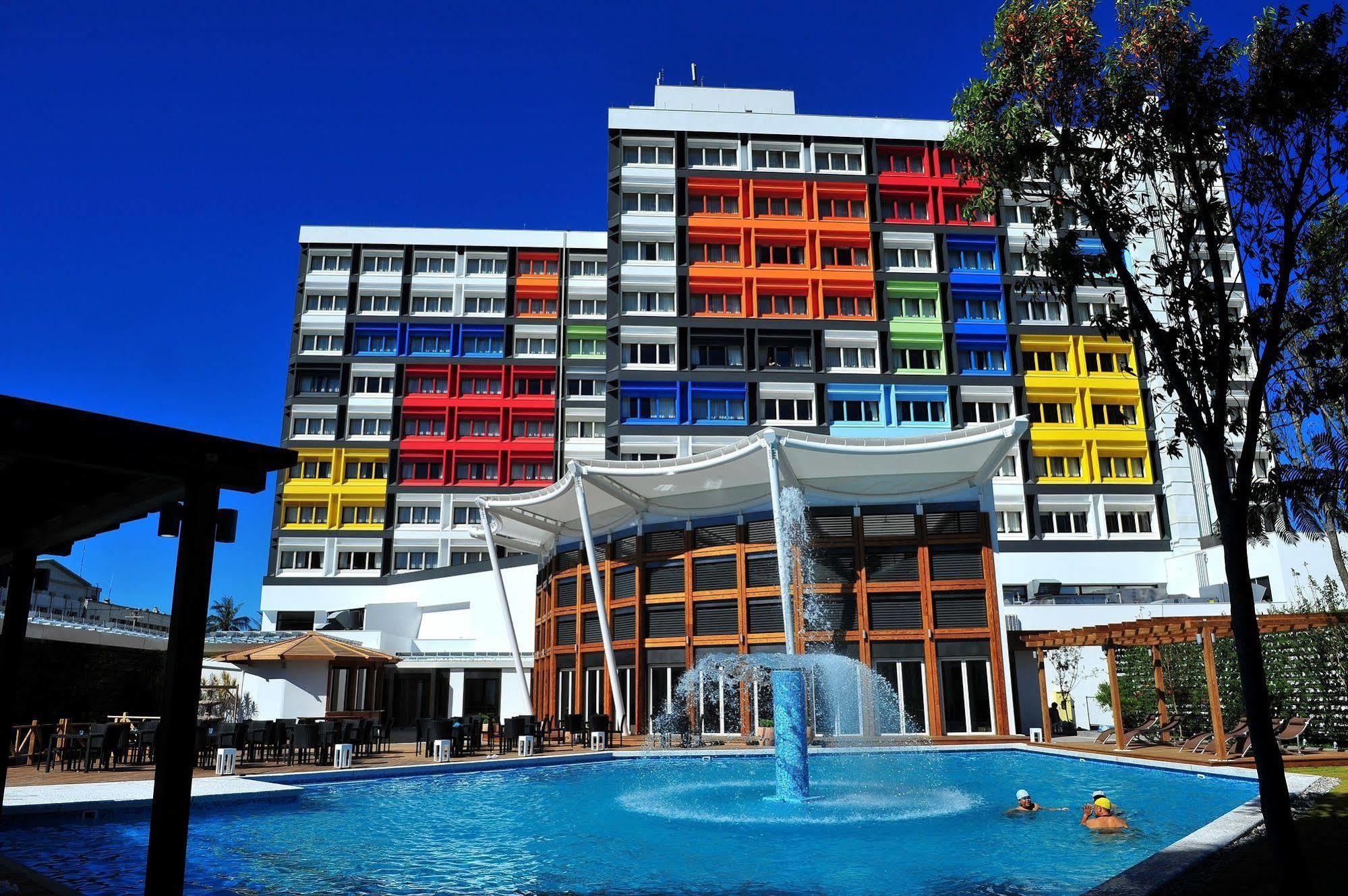 Chateau de Chine Hotel Hualien Exterior foto The hotel's swimming pool